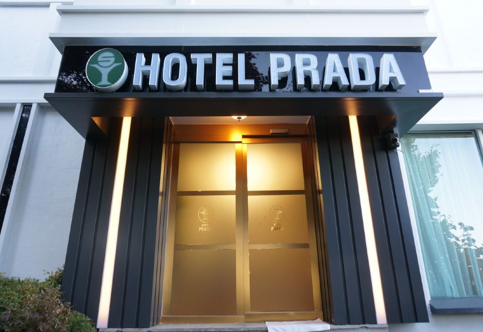 PRADA HOTEL 0*