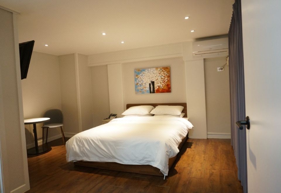 PRADA HOTEL 0*