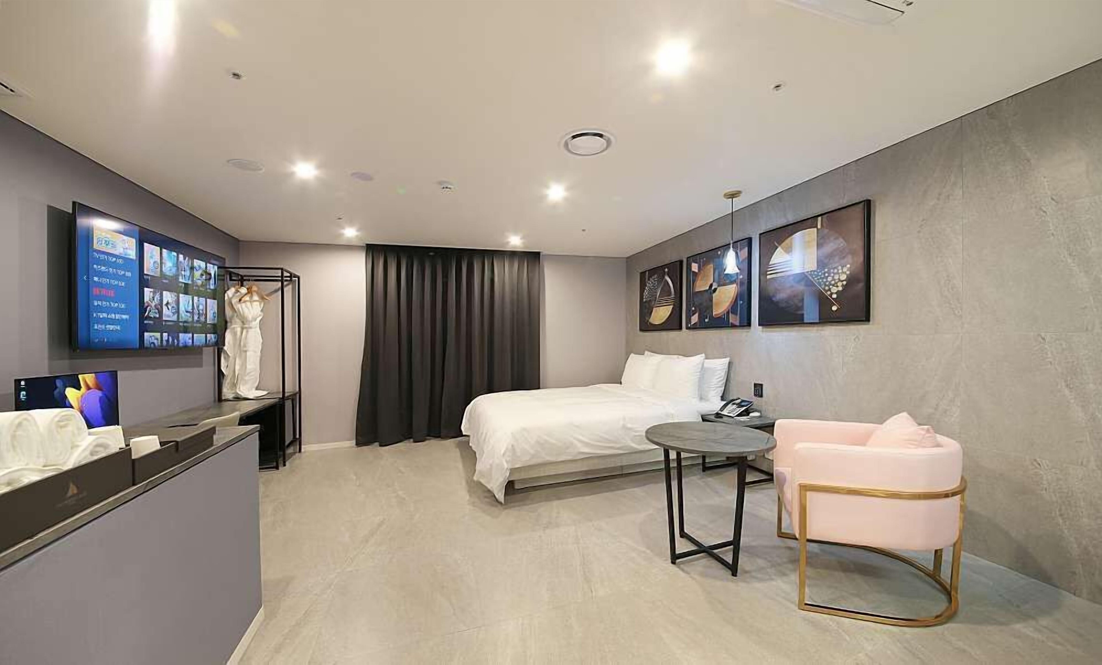 Restia Incheonbay Hotel 3*