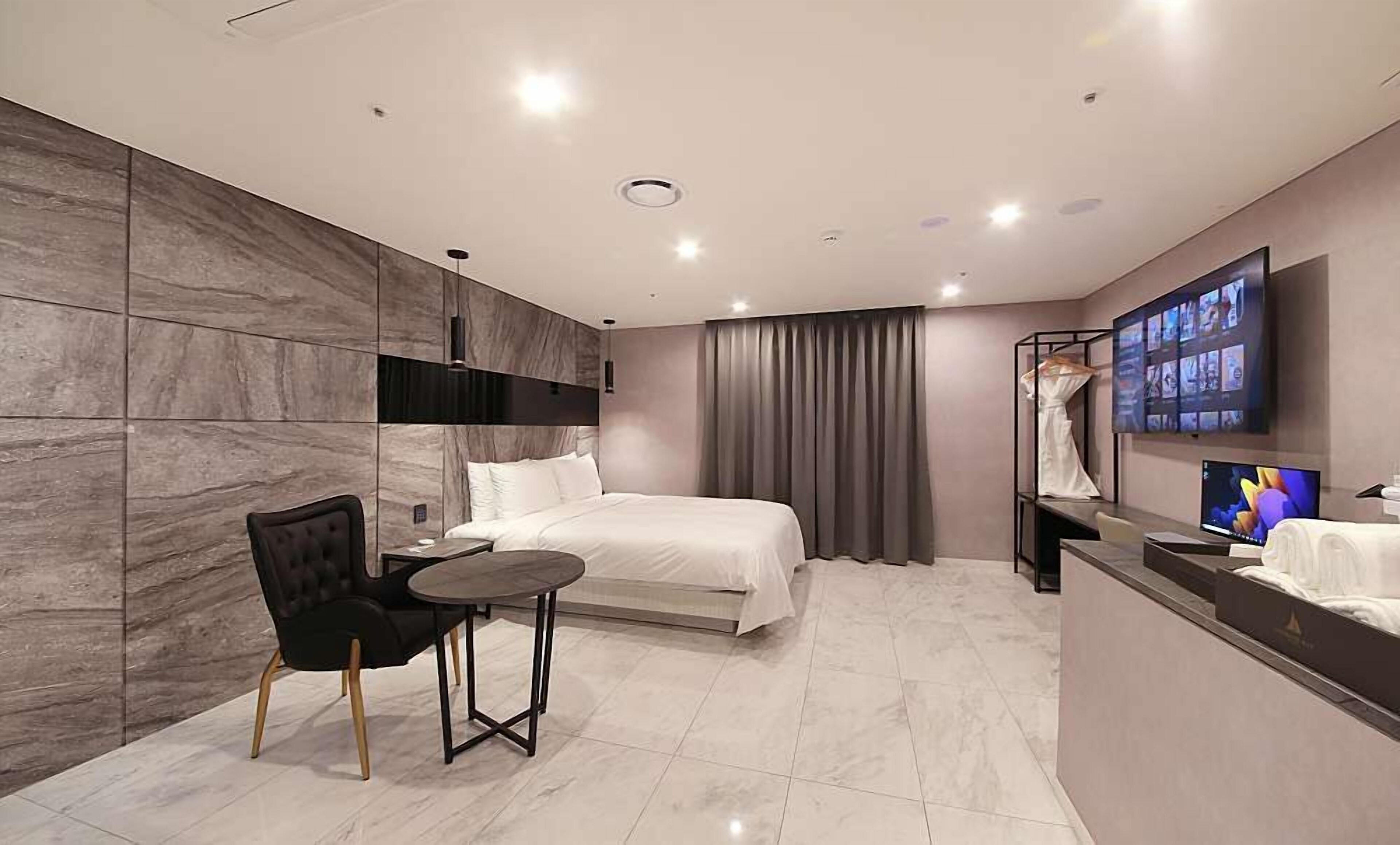 Restia Incheonbay Hotel 3*