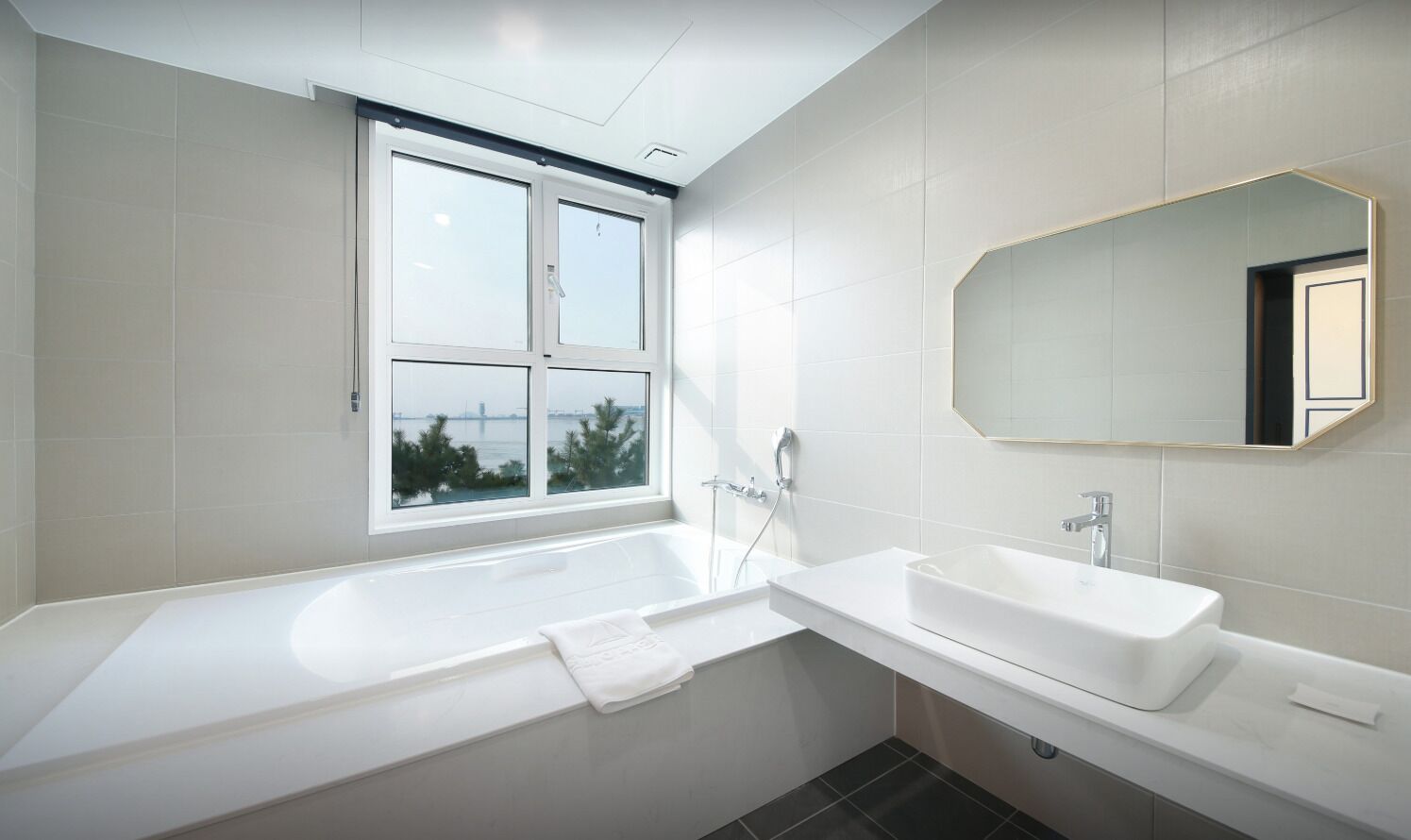 Restia Incheonbay Hotel 3*