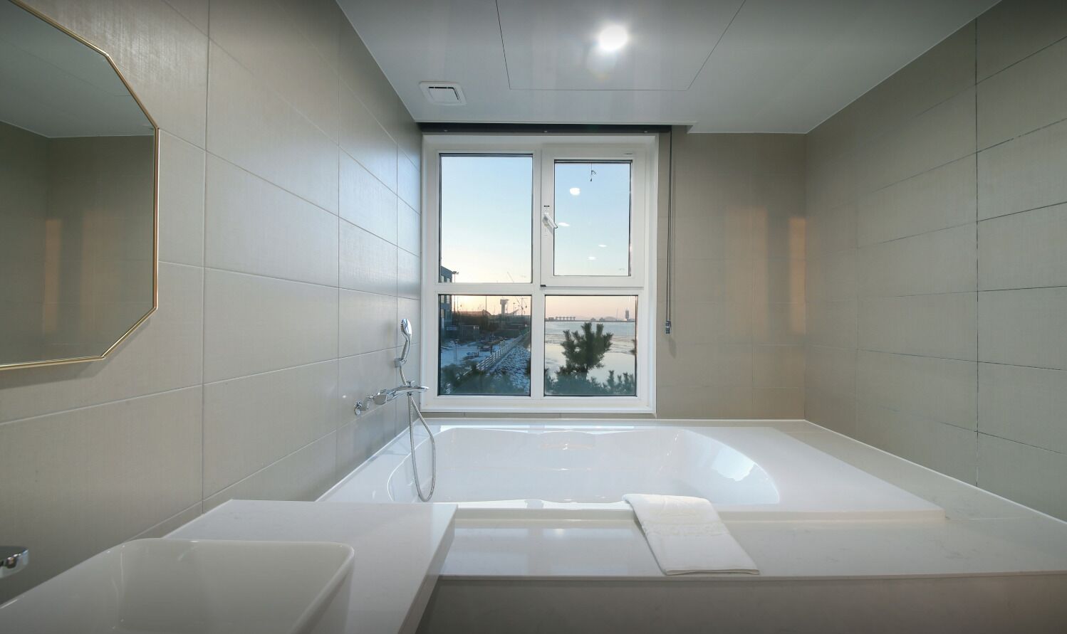 Restia Incheonbay Hotel 3*