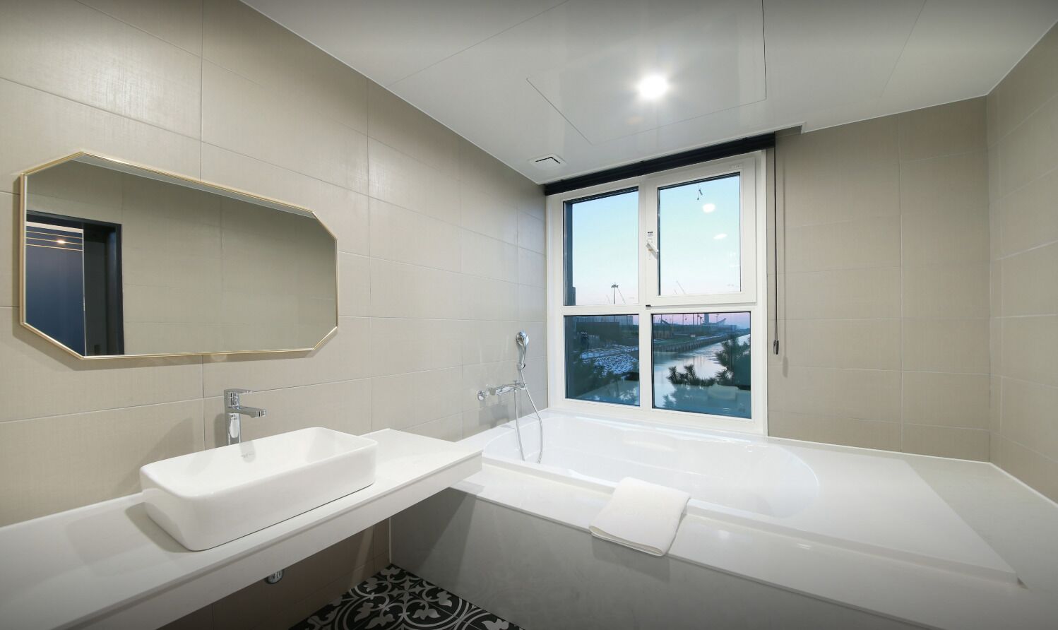 Restia Incheonbay Hotel 3*