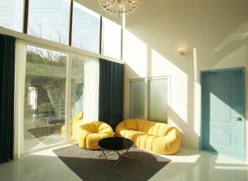 White pension 3*