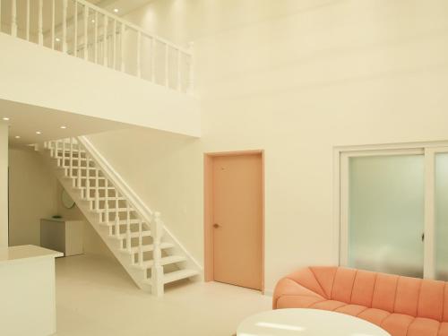 White pension 3*