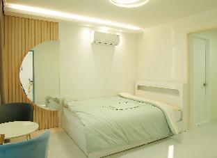 White pension 3*