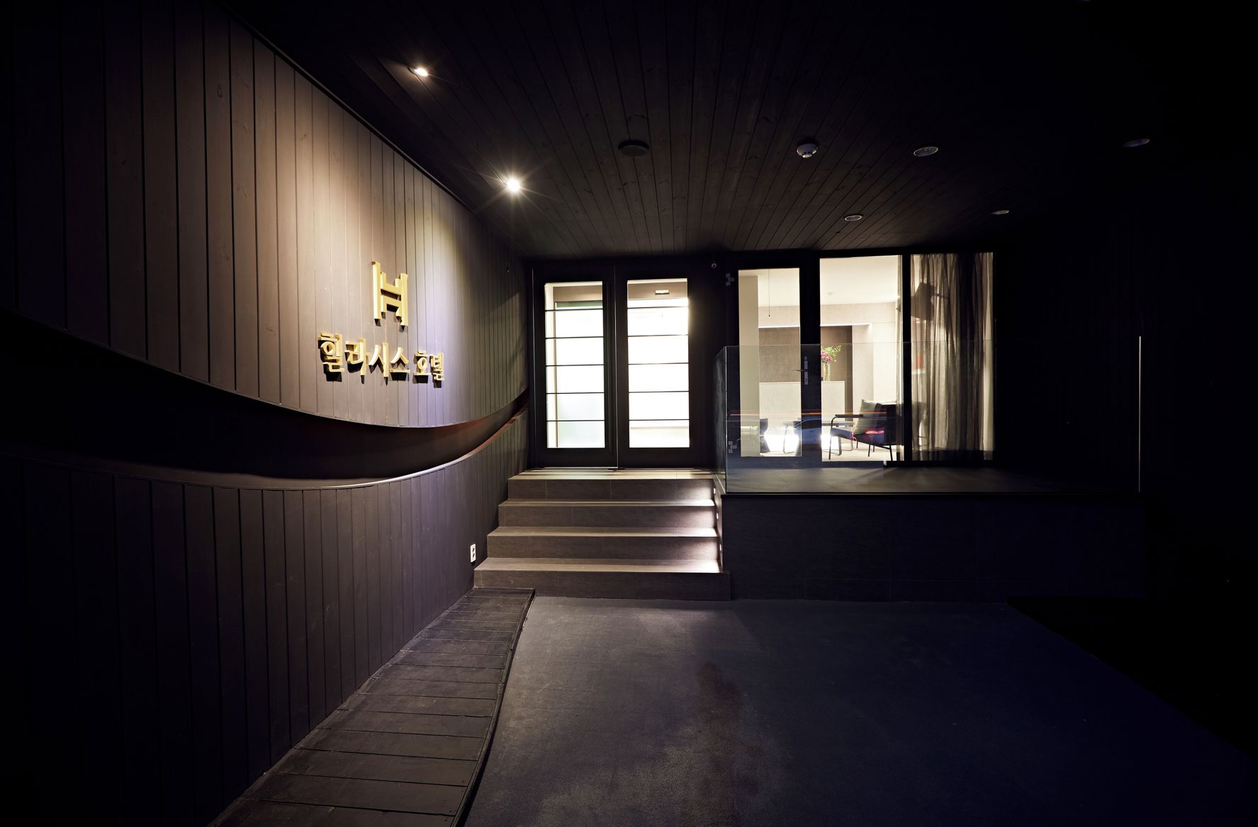SEONGNAM HEALASIS HOTEL MORAN STATION 2*
