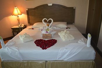 Plaza Athenee Hotel 4*
