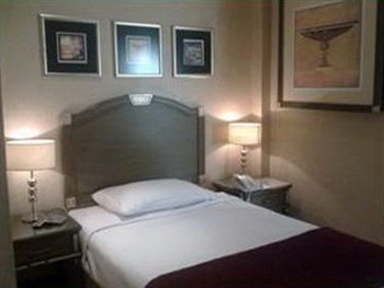Plaza Athenee Hotel 4*
