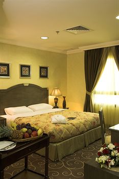 Plaza Athenee Hotel 4*