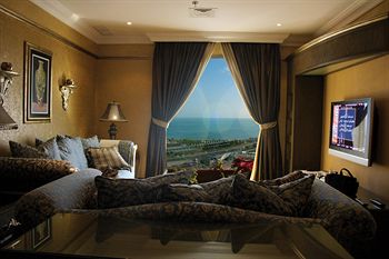 Plaza Athenee Hotel 4*