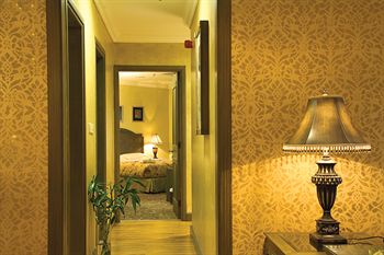 Plaza Athenee Hotel 4*