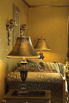 Plaza Athenee Hotel 4*