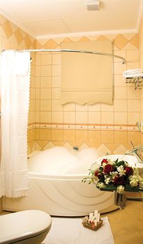 Plaza Athenee Hotel 4*