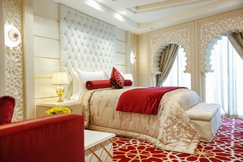Crowne Plaza Kuwait Al Thuraya City by IHG 5*