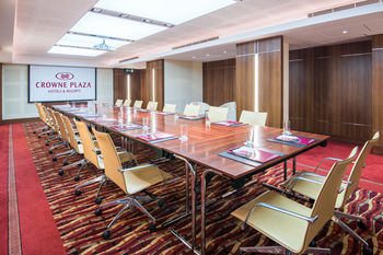 Crowne Plaza Kuwait Al Thuraya City by IHG 5*