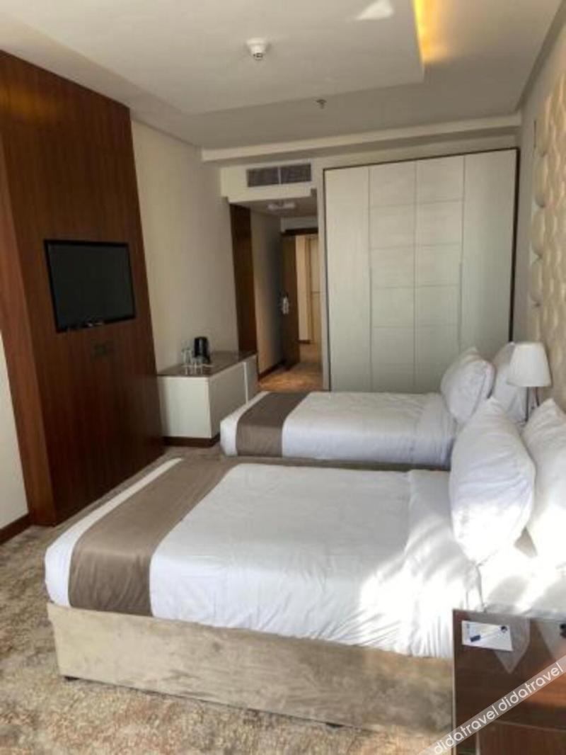 Dolphin Continental Hotel 4*