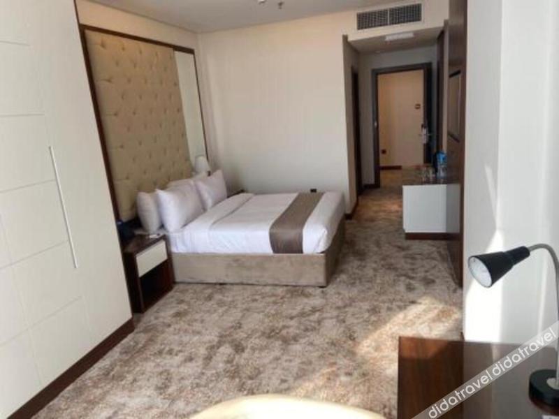 Dolphin Continental Hotel 4*