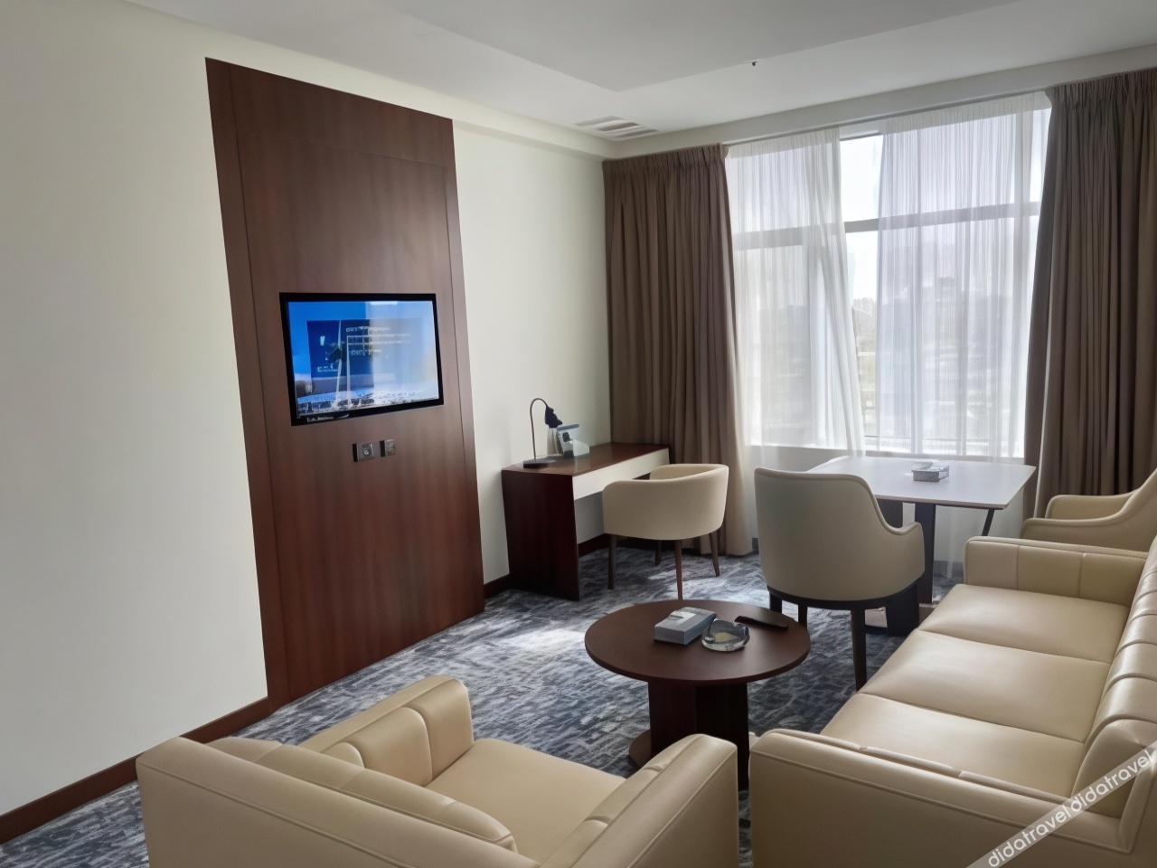 Dolphin Continental Hotel 4*
