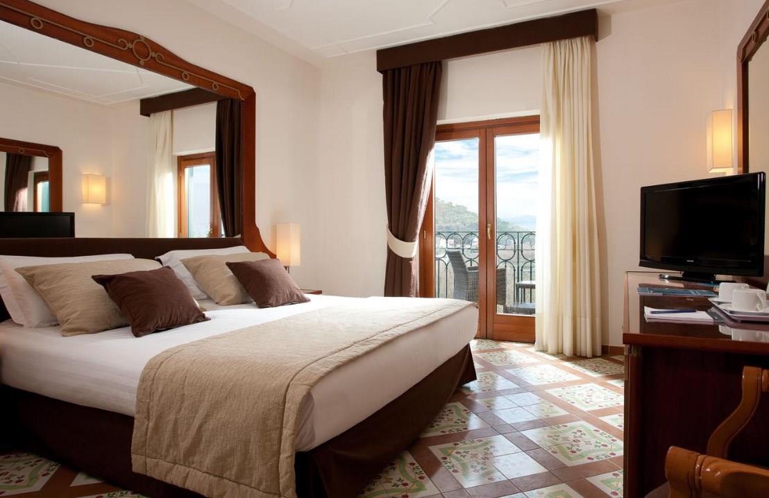 Grand Hotel Nastro Azzurro & Occhio Marino Resort 4*