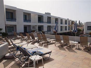 Nereus Hotel 3*