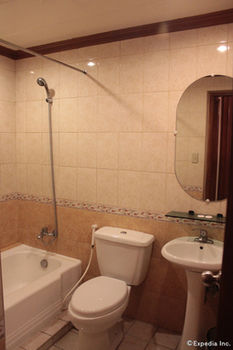Camelot Hotel Quezon City powered by Cocotel 3*