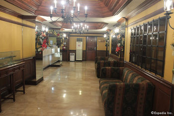 Camelot Hotel Quezon City powered by Cocotel 3*