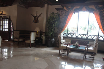 Camelot Hotel Quezon City powered by Cocotel 3*