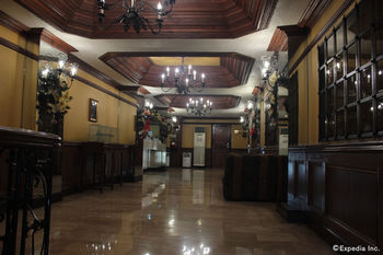 Camelot Hotel Quezon City powered by Cocotel 3*