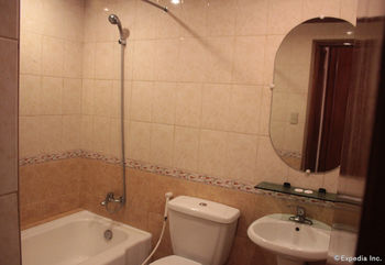 Camelot Hotel Quezon City powered by Cocotel 3*
