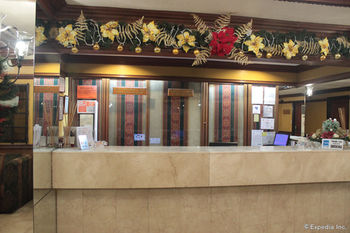 Camelot Hotel Quezon City powered by Cocotel 3*