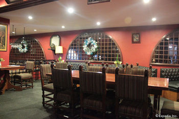 Camelot Hotel Quezon City powered by Cocotel 3*