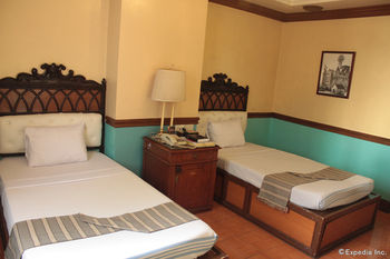 Camelot Hotel Quezon City powered by Cocotel 3*