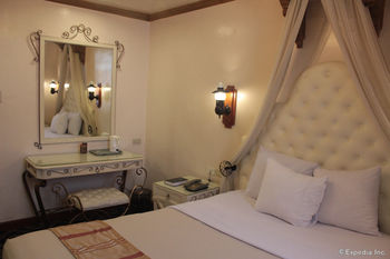 Camelot Hotel Quezon City powered by Cocotel 3*