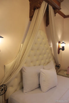 Camelot Hotel Quezon City powered by Cocotel 3*