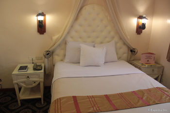 Camelot Hotel Quezon City powered by Cocotel 3*