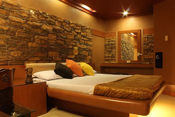 Victoria Court Hillcrest - Pasig 2*