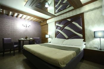 Victoria Court Hillcrest - Pasig 2*