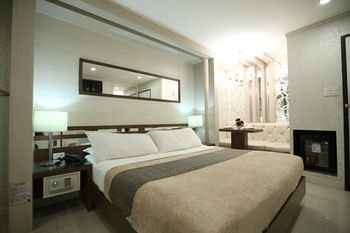 Victoria Court Hillcrest - Pasig 2*