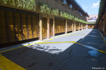 Victoria Court Las Pinas 3*