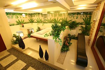 Victoria Court Las Pinas 3*