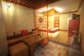 Victoria Court Suites - Pasig 3*