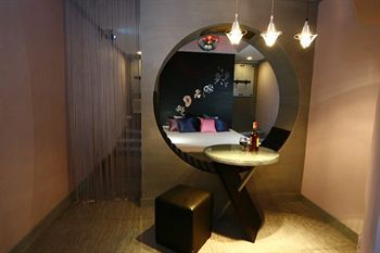 Victoria Court Suites - Pasig 3*