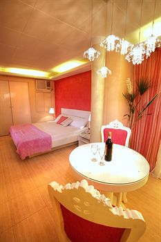 Victoria Court Suites - Pasig 3*