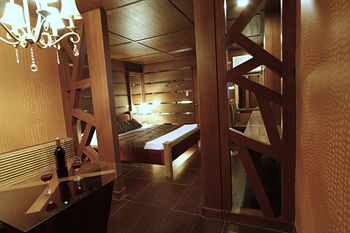 Victoria Court Suites - Pasig 3*