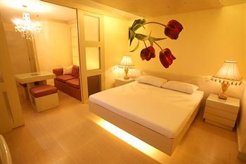 Victoria Court Suites - Pasig 3*