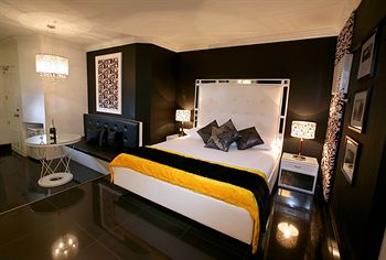 Victoria Court Suites - Pasig 3*