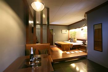 Victoria Court Suites - Pasig 3*