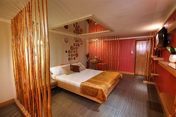 Victoria Court Suites - Pasig 3*