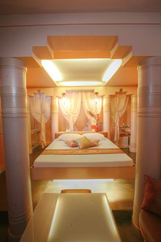Victoria Court Suites - Pasig 3*